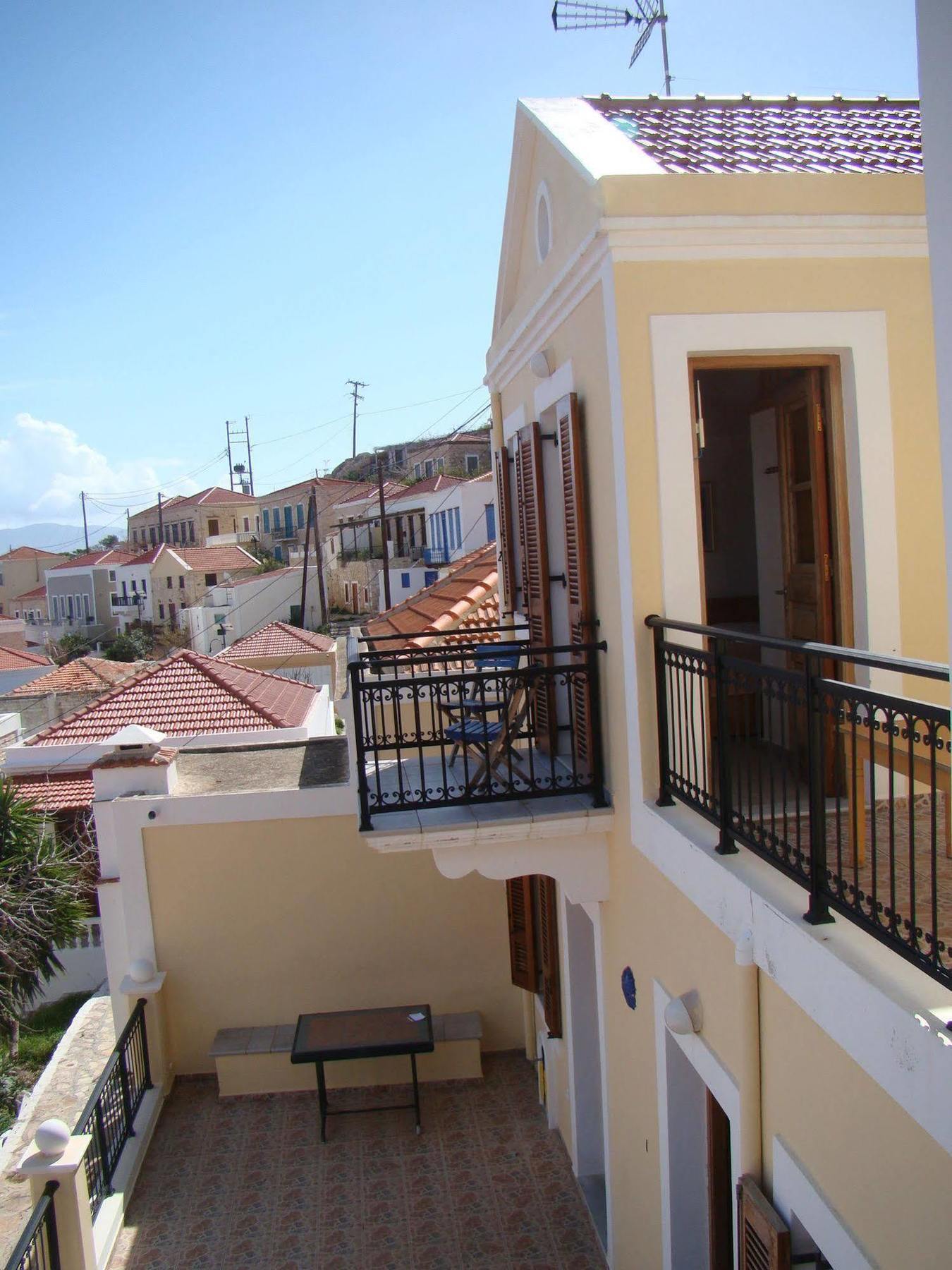 Готель Halki Sea House Екстер'єр фото