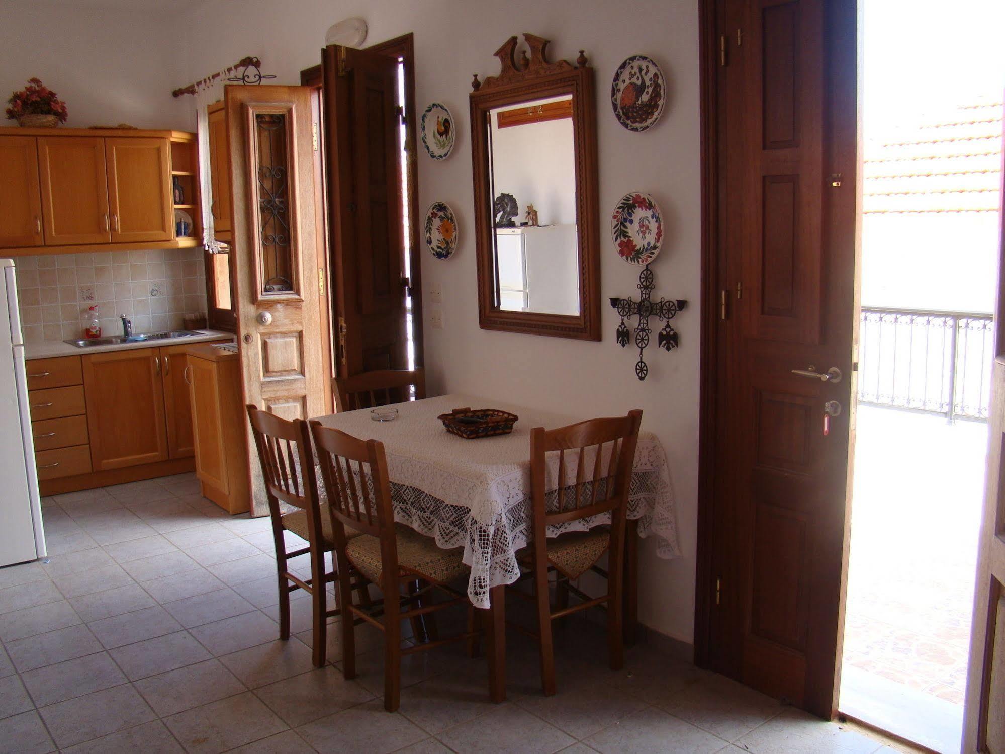 Готель Halki Sea House Екстер'єр фото